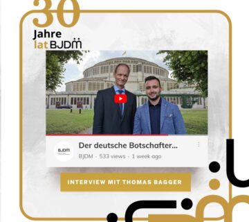 Der deutsche Botschafter Thomas Bagger spricht mit dem BJDM